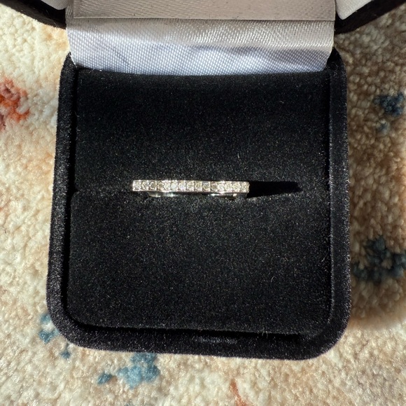 14k White Gold Diamond Cat Stackable Ring Size 6 - Picture 8 of 8